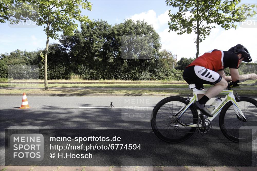 11.08.2024 - GEWOBA Citytriathlon Bremen H.Heesch http://msf.ph/oto/6774594 11.08.2024 10:20:32 Radfahren 16 meine-sportfotos.de