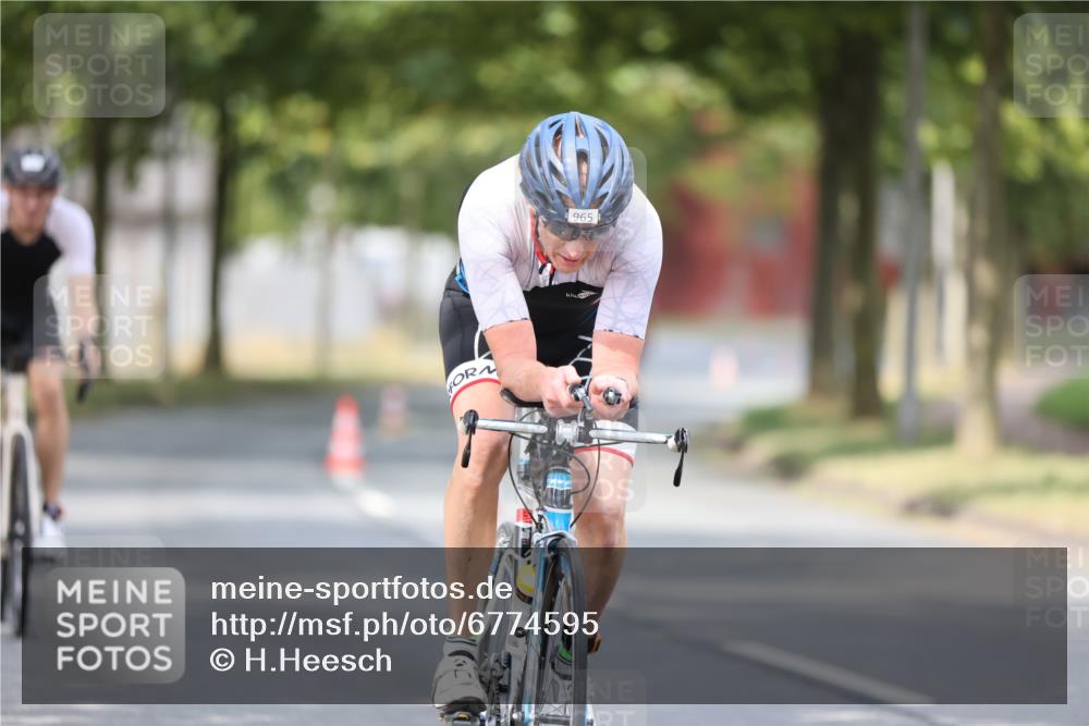 11.08.2024 - GEWOBA Citytriathlon Bremen H.Heesch http://msf.ph/oto/6774595 11.08.2024 11:41:49 Radfahren 758, 786, 859, 905, 965, 1020 meine-sportfotos.de