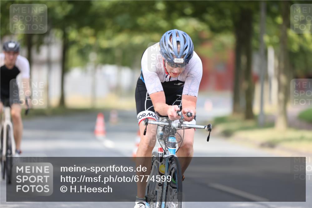 11.08.2024 - GEWOBA Citytriathlon Bremen H.Heesch http://msf.ph/oto/6774599 11.08.2024 11:41:49 Radfahren 758, 786, 859, 905, 965, 1020 meine-sportfotos.de