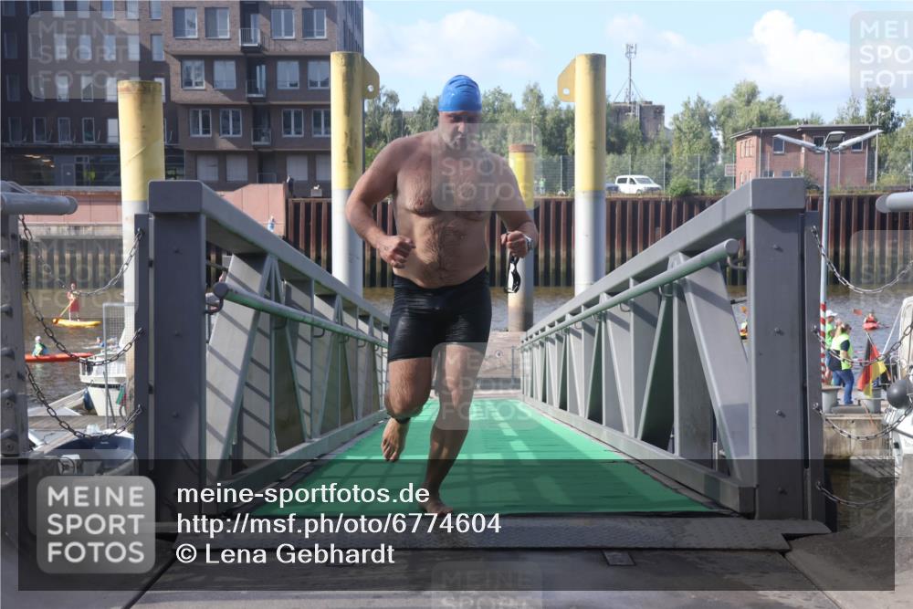 11.08.2024 - GEWOBA Citytriathlon Bremen Lena Gebhardt http://msf.ph/oto/6774604 11.08.2024 10:11:04 Schwimmen 5, 21, 23, 26, 70 meine-sportfotos.de