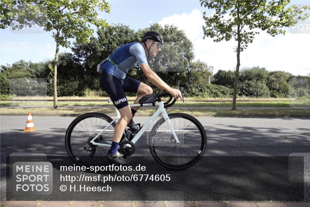 11.08.2024 - GEWOBA Citytriathlon Bremen H.Heesch http://msf.ph/oto/6774605 11.08.2024 10:21:00 Radfahren 4, 11, 20, 30, 45, 52, 58, 71, 75, 87, 92 meine-sportfotos.de