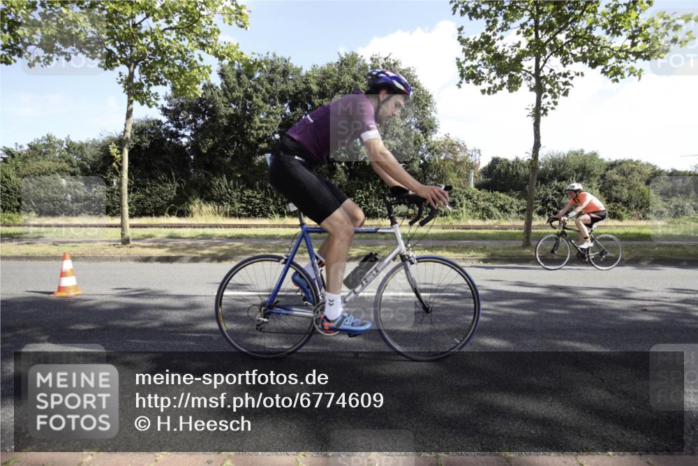 11.08.2024 - GEWOBA Citytriathlon Bremen H.Heesch http://msf.ph/oto/6774609 11.08.2024 10:21:04 Radfahren 4, 9, 11, 30, 45, 58, 71, 75, 87, 92 meine-sportfotos.de