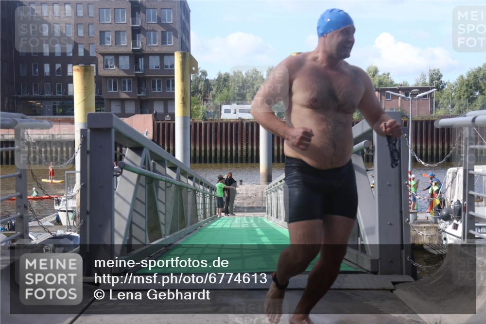 11.08.2024 - GEWOBA Citytriathlon Bremen Lena Gebhardt http://msf.ph/oto/6774613 11.08.2024 10:11:05 Schwimmen 5, 21, 23, 26, 37, 70 meine-sportfotos.de