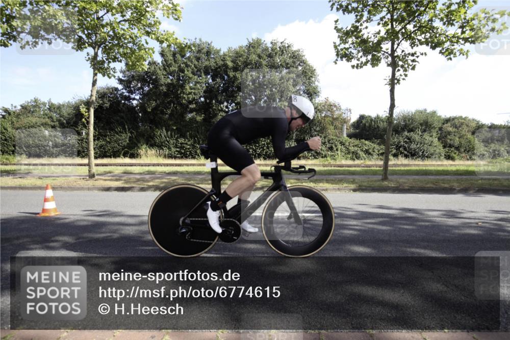 11.08.2024 - GEWOBA Citytriathlon Bremen H.Heesch http://msf.ph/oto/6774615 11.08.2024 10:21:12 Radfahren 4, 9, 30, 31, 58, 71, 75, 87, 99 meine-sportfotos.de