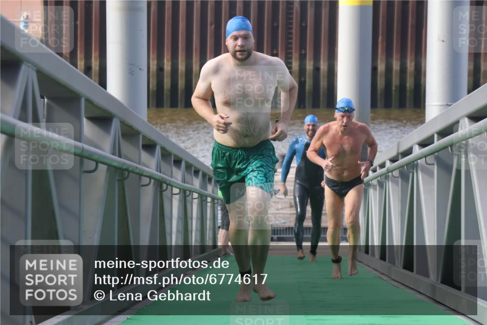 11.08.2024 - GEWOBA Citytriathlon Bremen Lena Gebhardt http://msf.ph/oto/6774617 11.08.2024 10:11:13 Schwimmen 5, 17, 21, 23, 26, 37, 44, 70, 77 meine-sportfotos.de