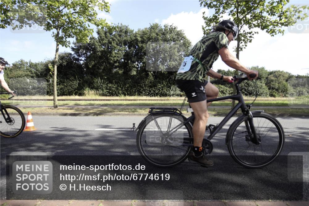 11.08.2024 - GEWOBA Citytriathlon Bremen H.Heesch http://msf.ph/oto/6774619 11.08.2024 10:21:18 Radfahren 9, 30, 31, 71, 75, 78, 99 meine-sportfotos.de