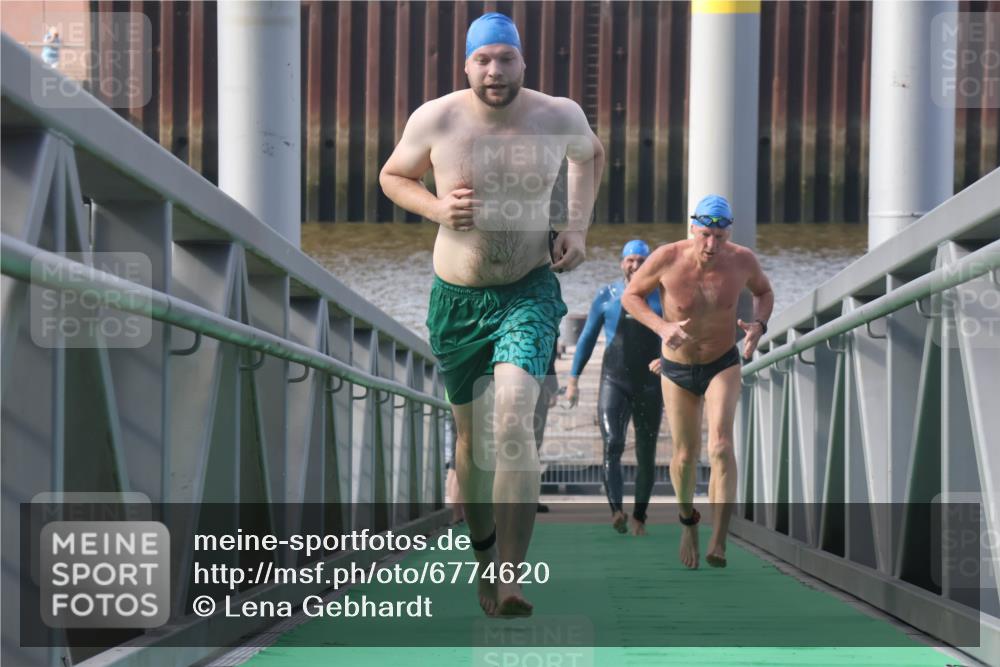11.08.2024 - GEWOBA Citytriathlon Bremen Lena Gebhardt http://msf.ph/oto/6774620 11.08.2024 10:11:13 Schwimmen 5, 17, 21, 23, 26, 37, 44, 70, 77 meine-sportfotos.de