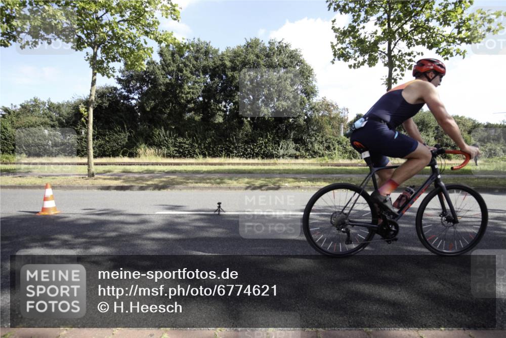 11.08.2024 - GEWOBA Citytriathlon Bremen H.Heesch http://msf.ph/oto/6774621 11.08.2024 10:21:26 Radfahren 9, 27, 31, 78, 99 meine-sportfotos.de