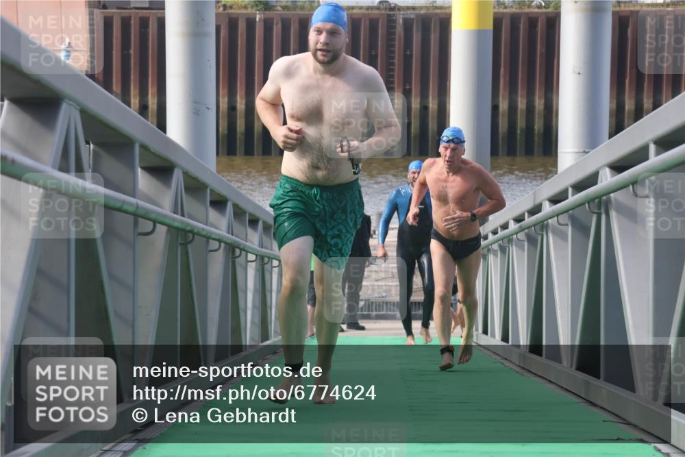 11.08.2024 - GEWOBA Citytriathlon Bremen Lena Gebhardt http://msf.ph/oto/6774624 11.08.2024 10:11:13 Schwimmen 5, 17, 21, 23, 26, 37, 44, 70, 77 meine-sportfotos.de