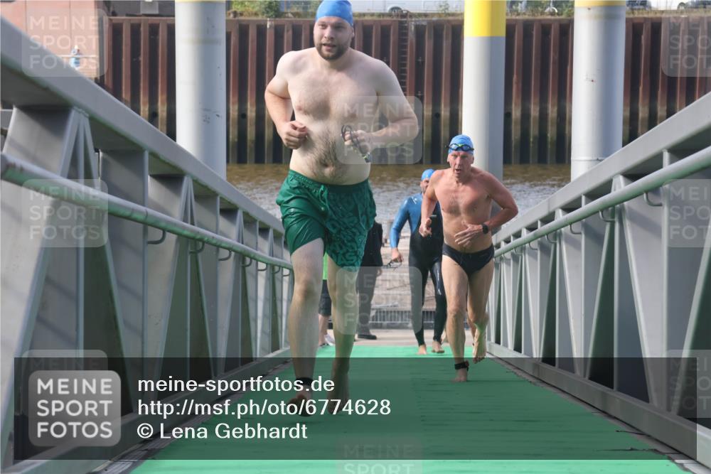 11.08.2024 - GEWOBA Citytriathlon Bremen Lena Gebhardt http://msf.ph/oto/6774628 11.08.2024 10:11:13 Schwimmen 5, 17, 21, 23, 26, 37, 44, 70, 77 meine-sportfotos.de