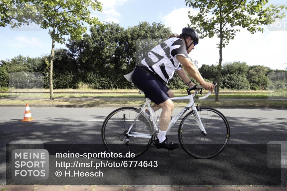11.08.2024 - GEWOBA Citytriathlon Bremen H.Heesch http://msf.ph/oto/6774643 11.08.2024 10:21:55 Radfahren 29, 42, 64, 69, 77, 98, 106, 109 meine-sportfotos.de
