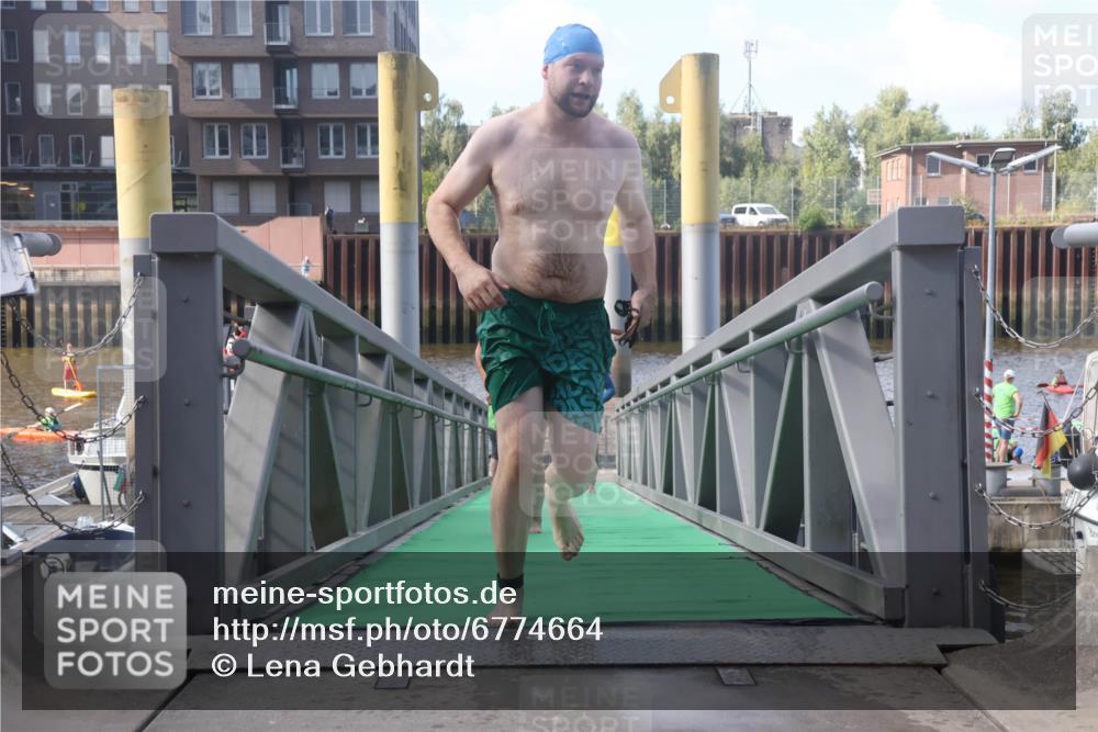 11.08.2024 - GEWOBA Citytriathlon Bremen Lena Gebhardt http://msf.ph/oto/6774664 11.08.2024 10:11:15 Schwimmen 17, 21, 23, 26, 37, 44, 77, 101 meine-sportfotos.de