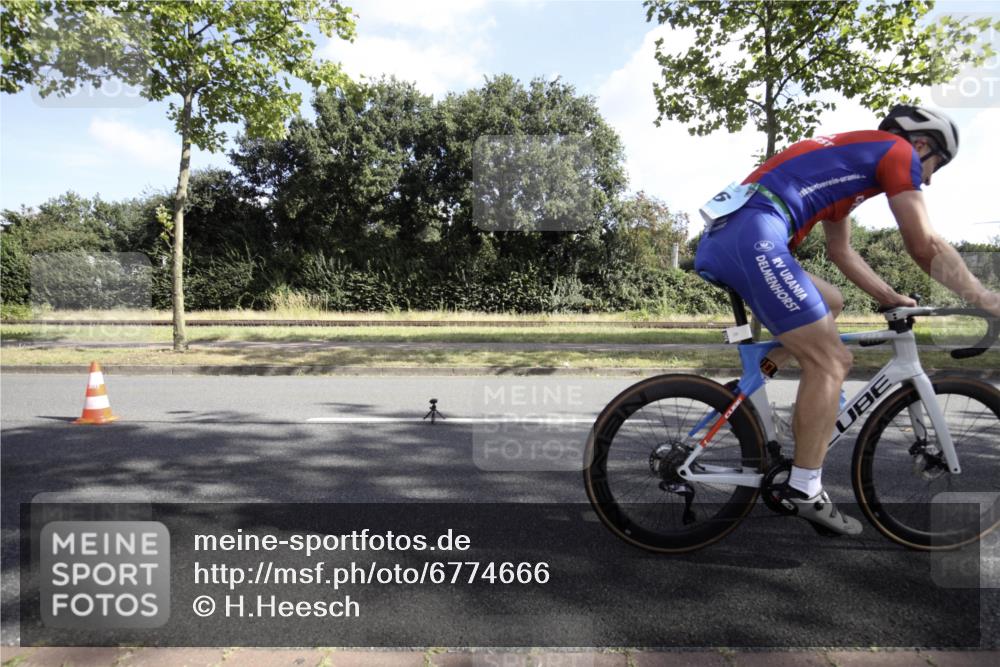 11.08.2024 - GEWOBA Citytriathlon Bremen H.Heesch http://msf.ph/oto/6774666 11.08.2024 10:22:45 Radfahren 26, 47, 48, 55, 94, 102 meine-sportfotos.de