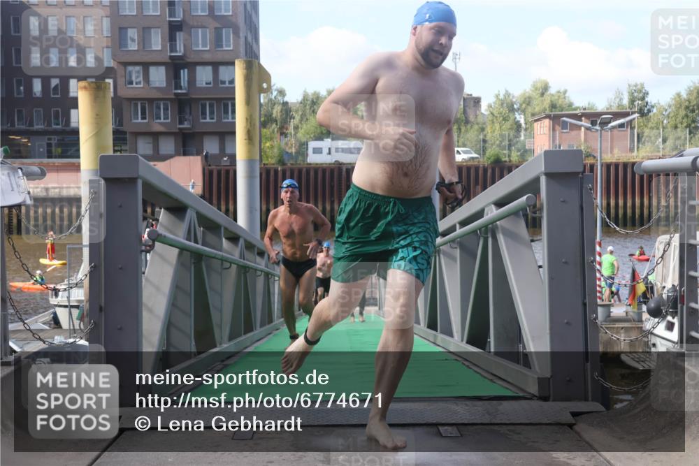 11.08.2024 - GEWOBA Citytriathlon Bremen Lena Gebhardt http://msf.ph/oto/6774671 11.08.2024 10:11:15 Schwimmen 17, 21, 23, 26, 37, 44, 77, 101 meine-sportfotos.de
