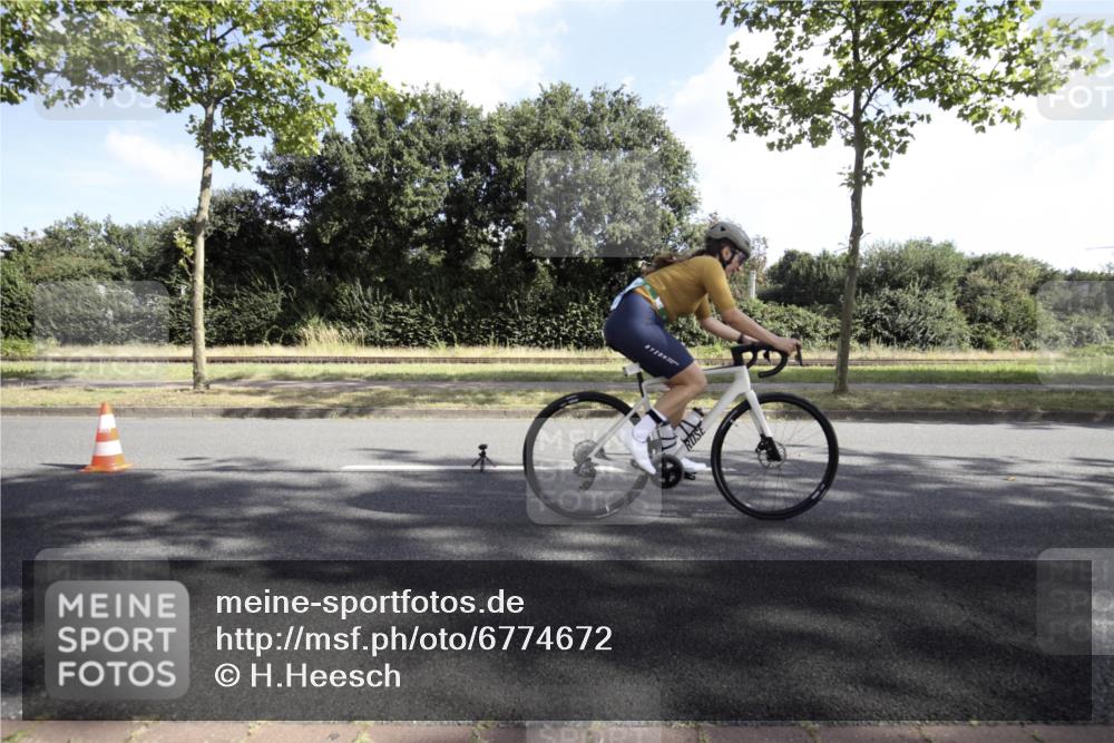 11.08.2024 - GEWOBA Citytriathlon Bremen H.Heesch http://msf.ph/oto/6774672 11.08.2024 10:22:51 Radfahren 26, 47, 48, 94, 102 meine-sportfotos.de