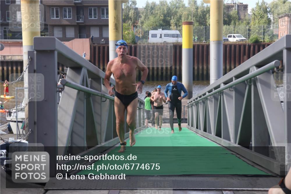 11.08.2024 - GEWOBA Citytriathlon Bremen Lena Gebhardt http://msf.ph/oto/6774675 11.08.2024 10:11:16 Schwimmen 17, 21, 23, 26, 37, 44, 77, 101 meine-sportfotos.de
