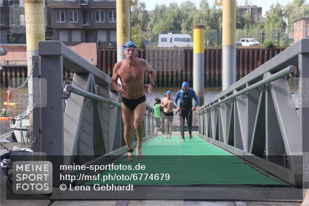 11.08.2024 - GEWOBA Citytriathlon Bremen Lena Gebhardt http://msf.ph/oto/6774679 11.08.2024 10:11:16 Schwimmen 17, 21, 23, 26, 37, 44, 77, 101 meine-sportfotos.de