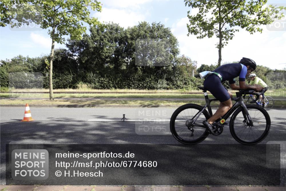 11.08.2024 - GEWOBA Citytriathlon Bremen H.Heesch http://msf.ph/oto/6774680 11.08.2024 10:23:05 Radfahren 5, 91 meine-sportfotos.de