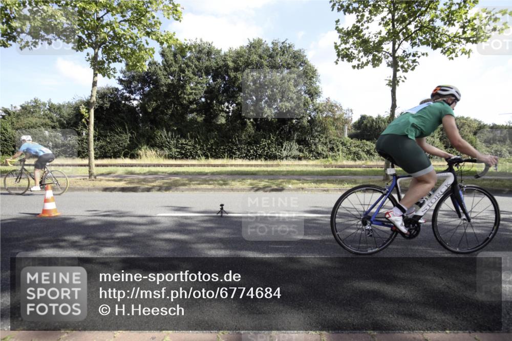11.08.2024 - GEWOBA Citytriathlon Bremen H.Heesch http://msf.ph/oto/6774684 11.08.2024 10:23:09 Radfahren 5, 66, 91 meine-sportfotos.de