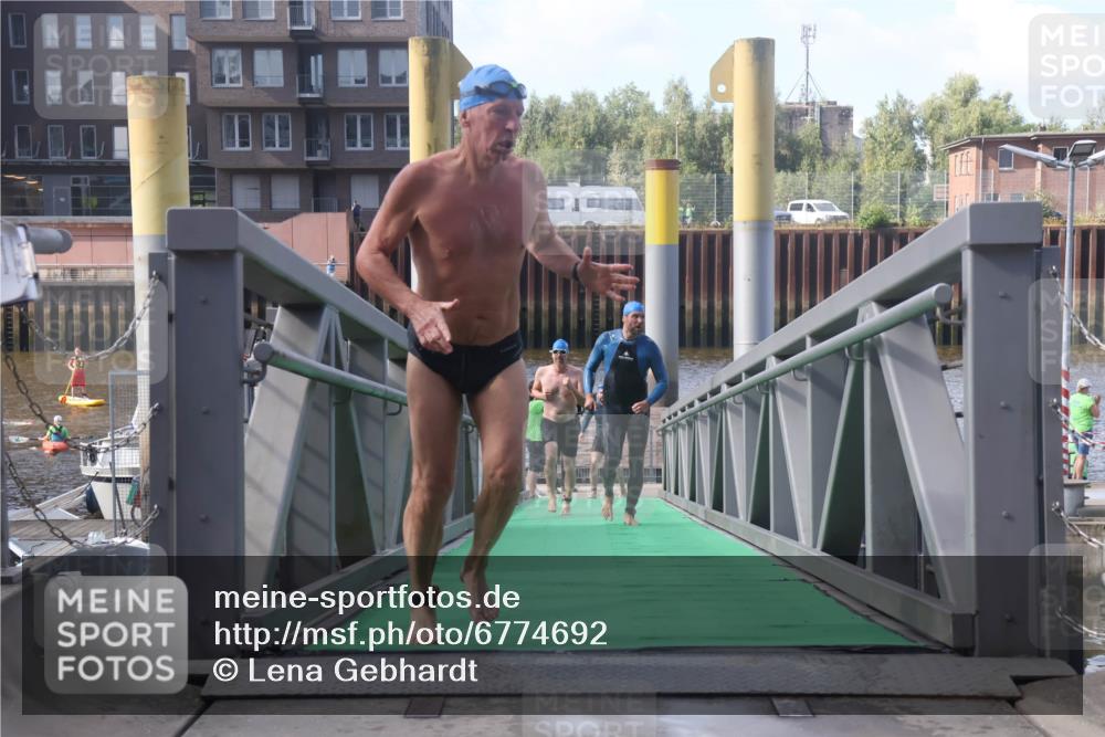 11.08.2024 - GEWOBA Citytriathlon Bremen Lena Gebhardt http://msf.ph/oto/6774692 11.08.2024 10:11:17 Schwimmen 17, 21, 26, 37, 44, 77, 101 meine-sportfotos.de