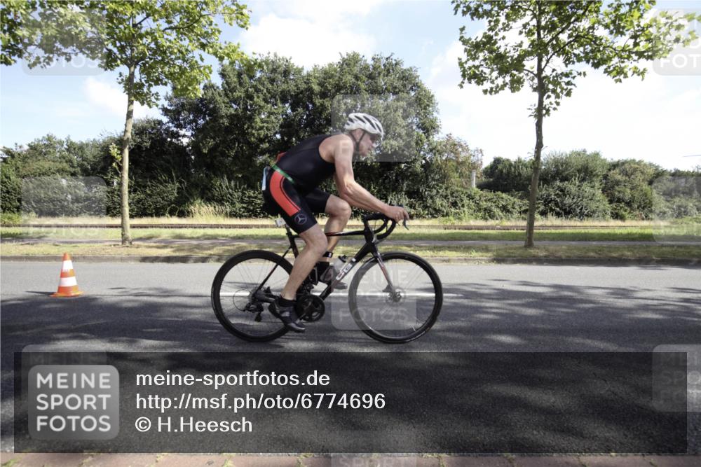 11.08.2024 - GEWOBA Citytriathlon Bremen H.Heesch http://msf.ph/oto/6774696 11.08.2024 10:23:23 Radfahren 15, 35, 38, 49, 66, 84 meine-sportfotos.de