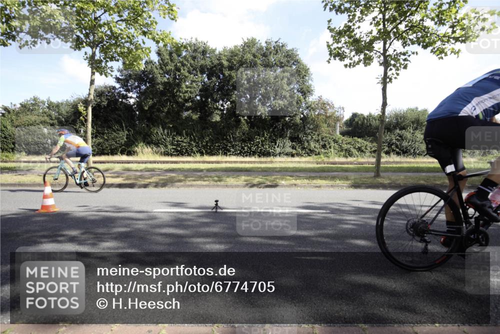 11.08.2024 - GEWOBA Citytriathlon Bremen H.Heesch http://msf.ph/oto/6774705 11.08.2024 10:23:26 Radfahren 15, 35, 38, 49, 66, 74, 84 meine-sportfotos.de
