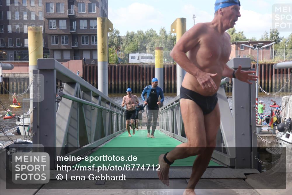 11.08.2024 - GEWOBA Citytriathlon Bremen Lena Gebhardt http://msf.ph/oto/6774712 11.08.2024 10:11:18 Schwimmen 17, 21, 26, 37, 44, 77, 101 meine-sportfotos.de