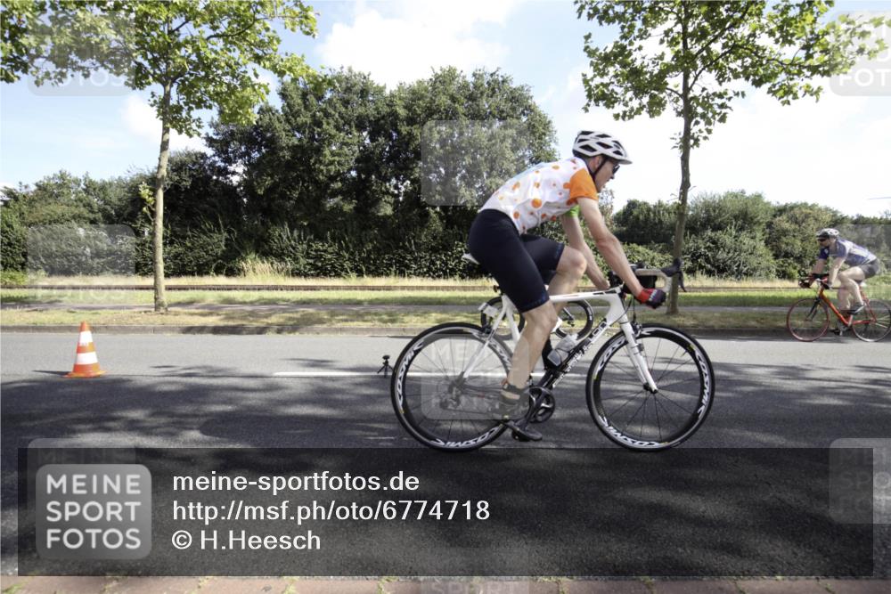 11.08.2024 - GEWOBA Citytriathlon Bremen H.Heesch http://msf.ph/oto/6774718 11.08.2024 10:23:45 Radfahren 17, 21, 32, 50, 51, 70, 74 meine-sportfotos.de