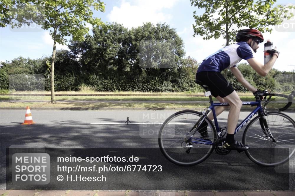 11.08.2024 - GEWOBA Citytriathlon Bremen H.Heesch http://msf.ph/oto/6774723 11.08.2024 10:23:55 Radfahren 17, 21, 23, 32, 37, 50, 51, 70, 116 meine-sportfotos.de