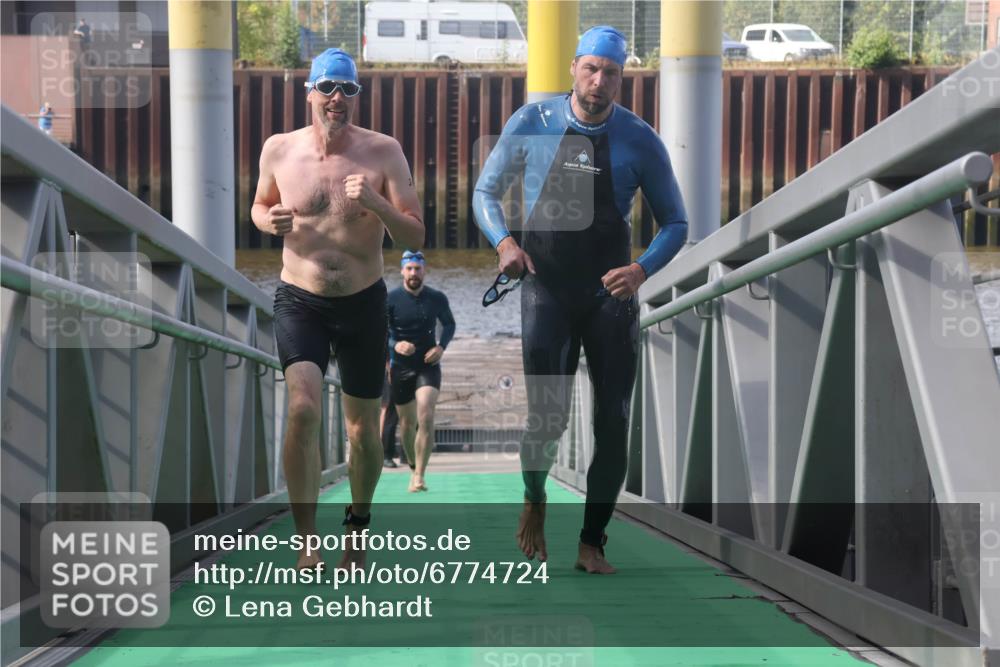 11.08.2024 - GEWOBA Citytriathlon Bremen Lena Gebhardt http://msf.ph/oto/6774724 11.08.2024 10:11:21 Schwimmen 17, 21, 26, 37, 44, 77, 101, 111 meine-sportfotos.de