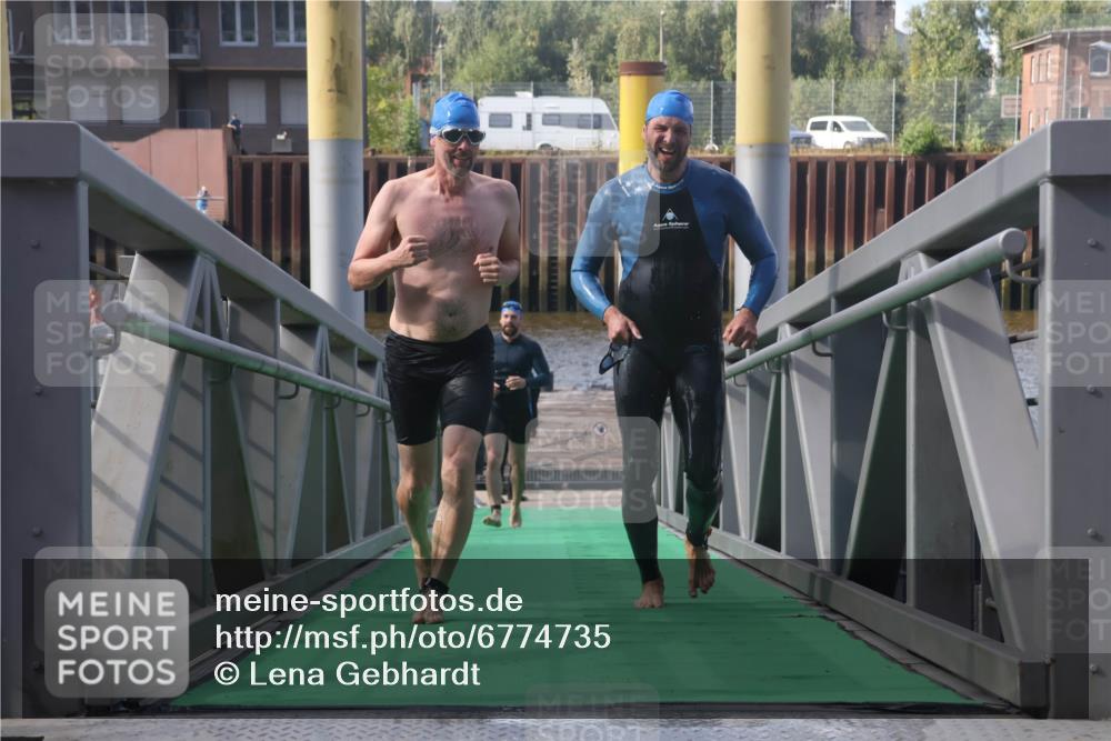 11.08.2024 - GEWOBA Citytriathlon Bremen Lena Gebhardt http://msf.ph/oto/6774735 11.08.2024 10:11:21 Schwimmen 17, 21, 26, 37, 44, 77, 101, 111 meine-sportfotos.de