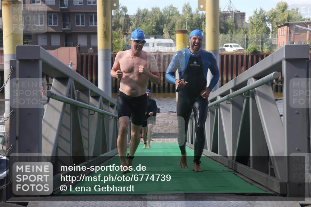 11.08.2024 - GEWOBA Citytriathlon Bremen Lena Gebhardt http://msf.ph/oto/6774739 11.08.2024 10:11:22 Schwimmen 17, 21, 37, 44, 77, 101, 111 meine-sportfotos.de