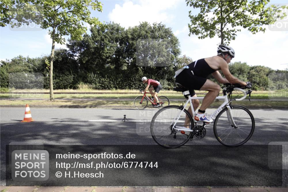 11.08.2024 - GEWOBA Citytriathlon Bremen H.Heesch http://msf.ph/oto/6774744 11.08.2024 10:24:09 Radfahren 23, 33, 37, 44, 50, 51, 80, 101, 116 meine-sportfotos.de