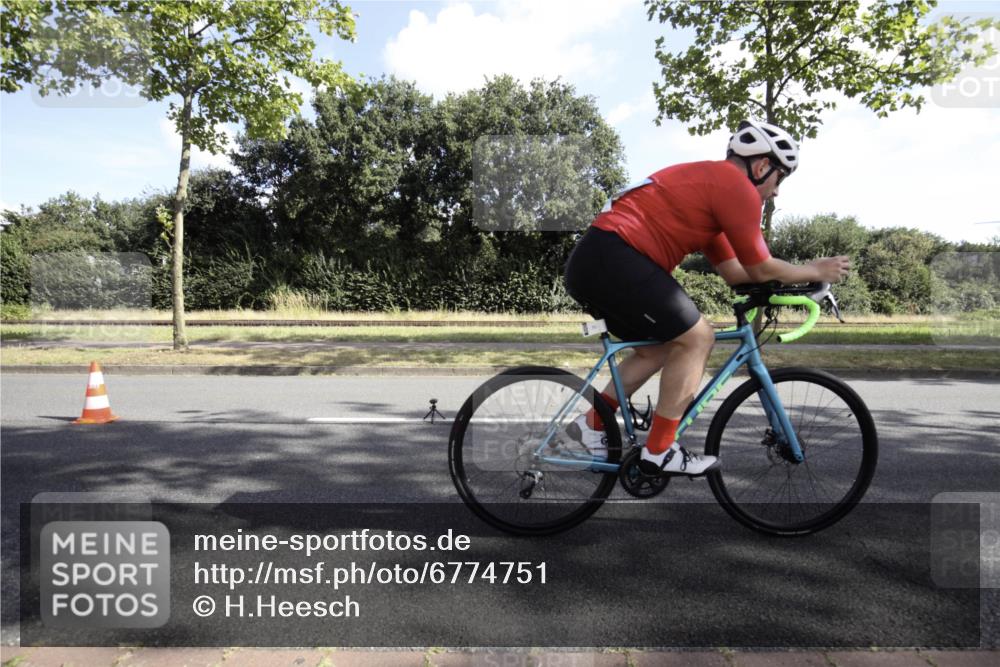 11.08.2024 - GEWOBA Citytriathlon Bremen H.Heesch http://msf.ph/oto/6774751 11.08.2024 10:24:17 Radfahren 2, 33, 44, 80, 88, 101, 116 meine-sportfotos.de