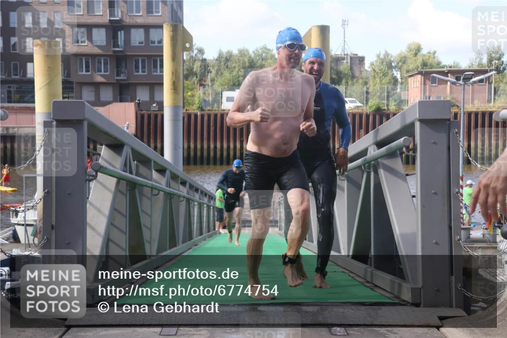11.08.2024 - GEWOBA Citytriathlon Bremen Lena Gebhardt http://msf.ph/oto/6774754 11.08.2024 10:11:22 Schwimmen 17, 21, 37, 44, 77, 101, 111 meine-sportfotos.de