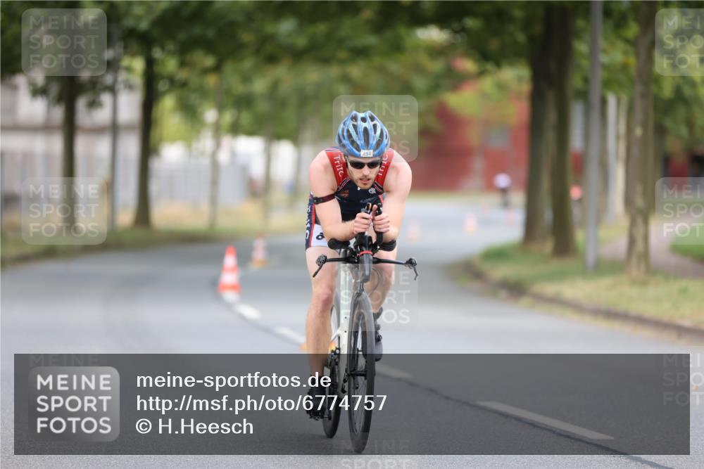 11.08.2024 - GEWOBA Citytriathlon Bremen H.Heesch http://msf.ph/oto/6774757 11.08.2024 11:42:18 Radfahren 834 meine-sportfotos.de
