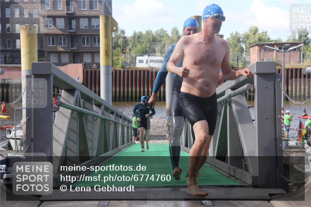 11.08.2024 - GEWOBA Citytriathlon Bremen Lena Gebhardt http://msf.ph/oto/6774760 11.08.2024 10:11:23 Schwimmen 17, 21, 37, 44, 77, 101, 111 meine-sportfotos.de