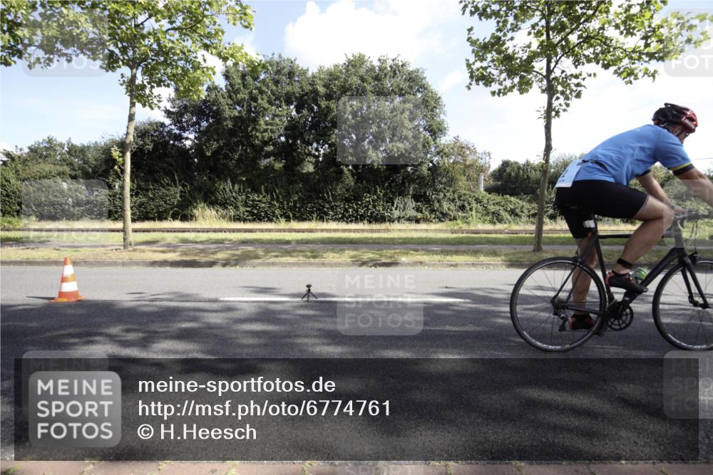 11.08.2024 - GEWOBA Citytriathlon Bremen H.Heesch http://msf.ph/oto/6774761 11.08.2024 10:24:33 Radfahren 2, 18, 67, 68, 88 meine-sportfotos.de