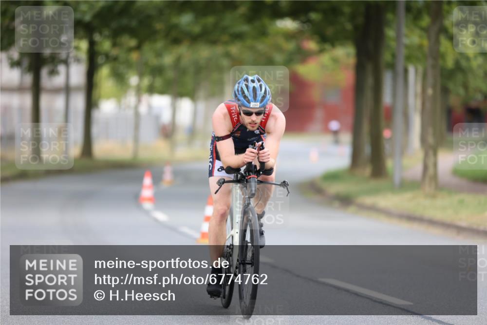 11.08.2024 - GEWOBA Citytriathlon Bremen H.Heesch http://msf.ph/oto/6774762 11.08.2024 11:42:18 Radfahren 834 meine-sportfotos.de