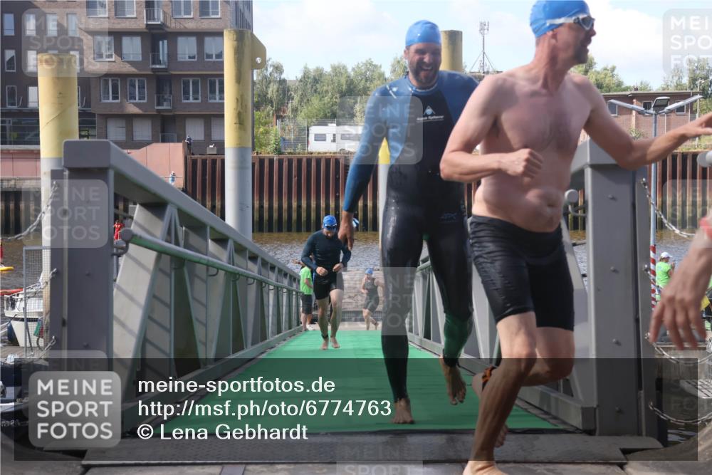 11.08.2024 - GEWOBA Citytriathlon Bremen Lena Gebhardt http://msf.ph/oto/6774763 11.08.2024 10:11:23 Schwimmen 17, 21, 37, 44, 77, 101, 111 meine-sportfotos.de