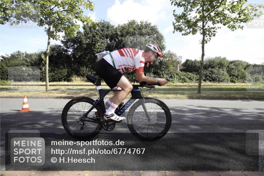 11.08.2024 - GEWOBA Citytriathlon Bremen H.Heesch http://msf.ph/oto/6774767 11.08.2024 10:24:39 Radfahren 2, 18, 67, 68, 88 meine-sportfotos.de