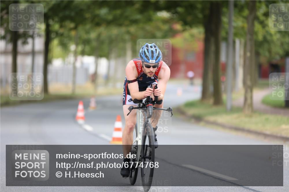 11.08.2024 - GEWOBA Citytriathlon Bremen H.Heesch http://msf.ph/oto/6774768 11.08.2024 11:42:18 Radfahren 834 meine-sportfotos.de