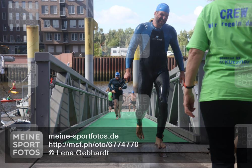 11.08.2024 - GEWOBA Citytriathlon Bremen Lena Gebhardt http://msf.ph/oto/6774770 11.08.2024 10:11:24 Schwimmen 17, 21, 37, 44, 66, 77, 94, 101, 111 meine-sportfotos.de