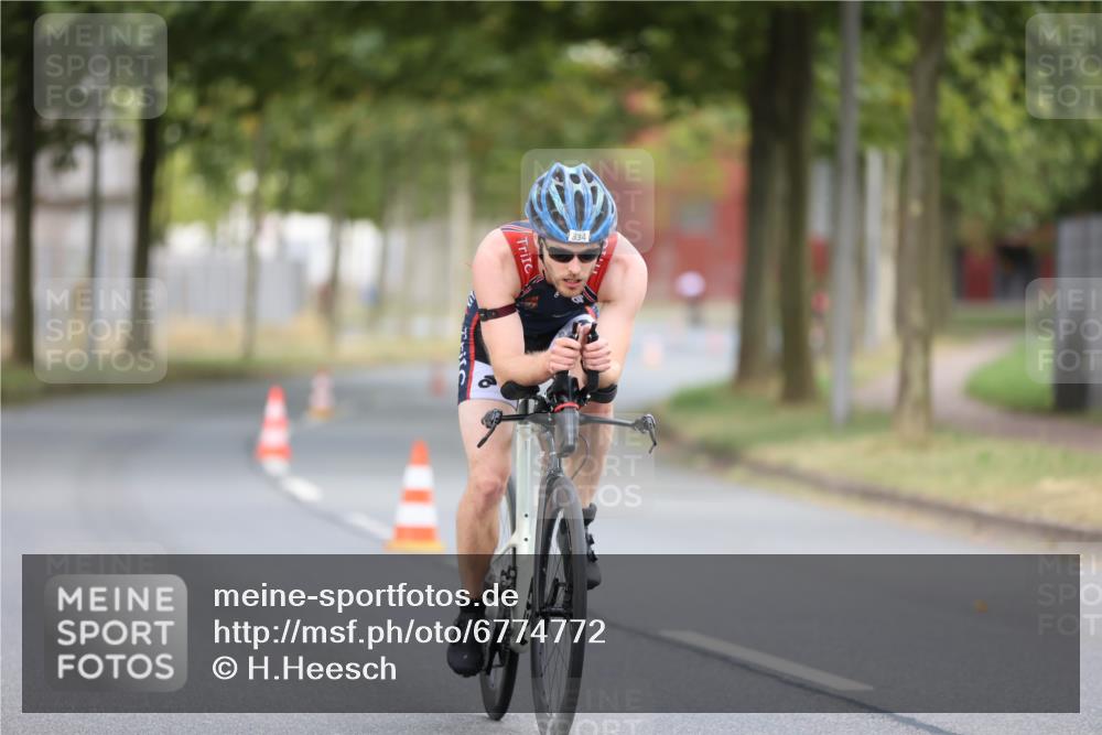 11.08.2024 - GEWOBA Citytriathlon Bremen H.Heesch http://msf.ph/oto/6774772 11.08.2024 11:42:18 Radfahren 834 meine-sportfotos.de