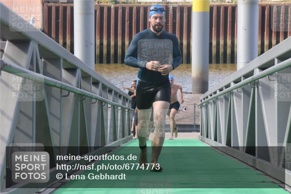 11.08.2024 - GEWOBA Citytriathlon Bremen Lena Gebhardt http://msf.ph/oto/6774773 11.08.2024 10:11:25 Schwimmen 17, 37, 44, 66, 77, 94, 101, 111 meine-sportfotos.de