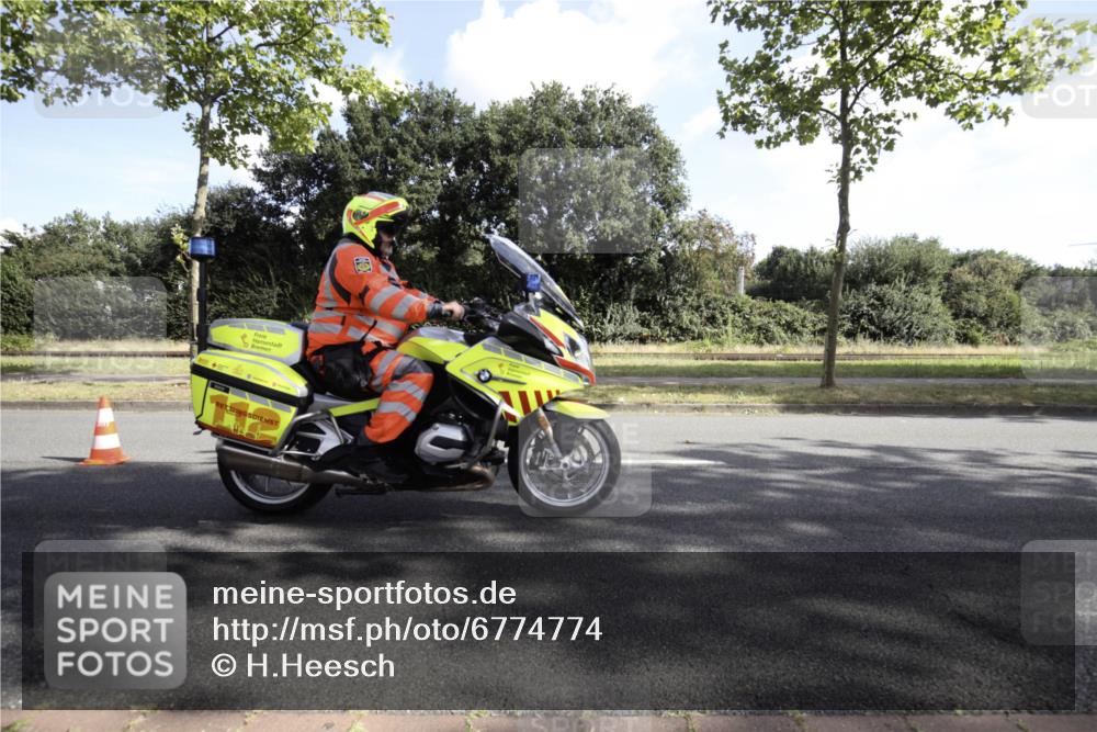 11.08.2024 - GEWOBA Citytriathlon Bremen H.Heesch http://msf.ph/oto/6774774 11.08.2024 10:24:42 Radfahren 18, 34, 67, 68 meine-sportfotos.de