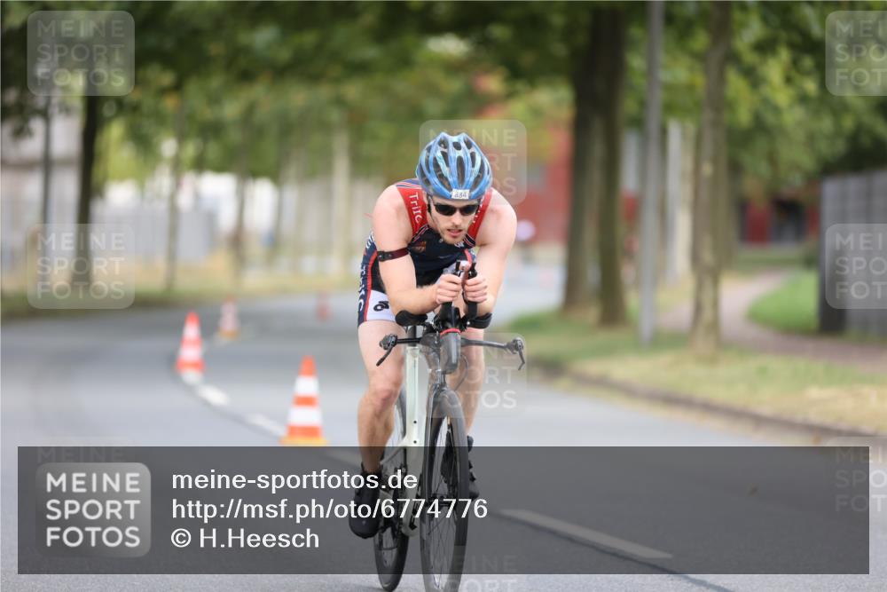 11.08.2024 - GEWOBA Citytriathlon Bremen H.Heesch http://msf.ph/oto/6774776 11.08.2024 11:42:18 Radfahren 834 meine-sportfotos.de