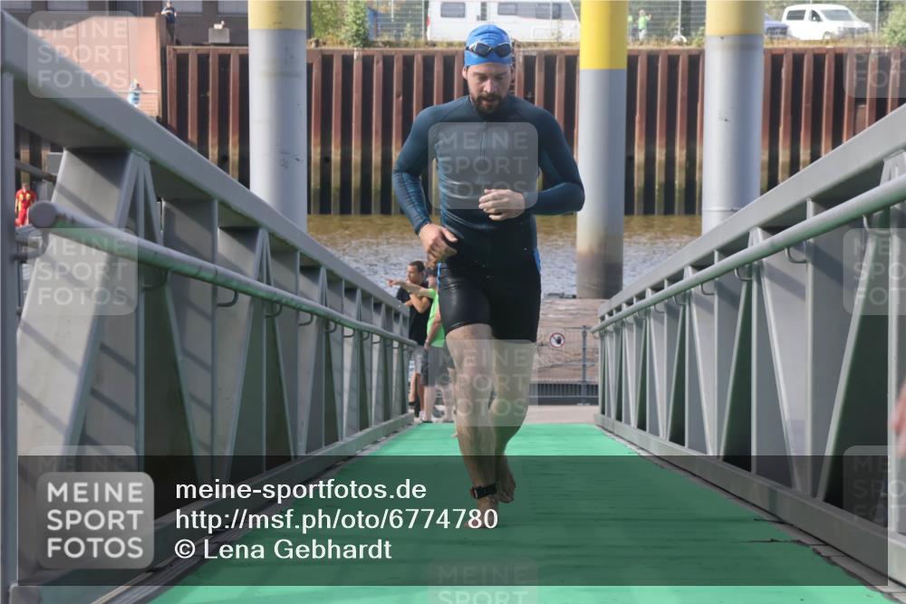 11.08.2024 - GEWOBA Citytriathlon Bremen Lena Gebhardt http://msf.ph/oto/6774780 11.08.2024 10:11:26 Schwimmen 17, 37, 44, 66, 77, 91, 94, 101, 111 meine-sportfotos.de