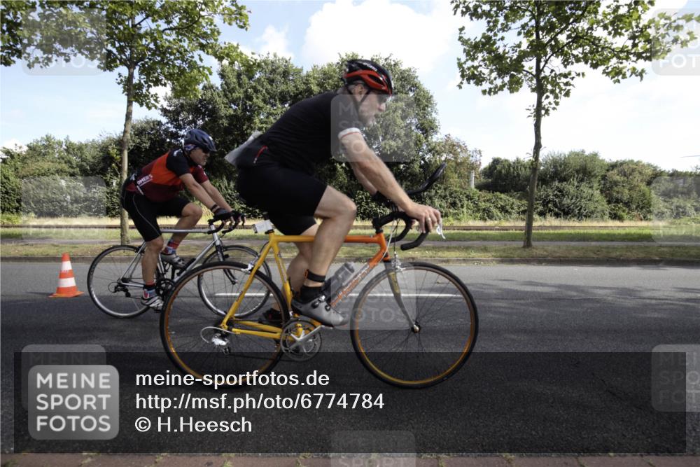 11.08.2024 - GEWOBA Citytriathlon Bremen H.Heesch http://msf.ph/oto/6774784 11.08.2024 10:25:15 Radfahren 28, 81, 83, 104, 113, 114 meine-sportfotos.de