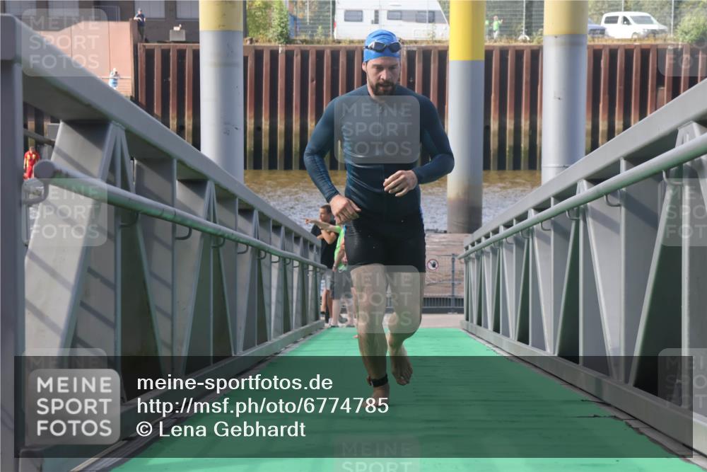 11.08.2024 - GEWOBA Citytriathlon Bremen Lena Gebhardt http://msf.ph/oto/6774785 11.08.2024 10:11:26 Schwimmen 17, 37, 44, 66, 77, 91, 94, 101, 111 meine-sportfotos.de